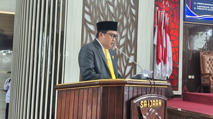 Wakil ketua DPRD Kotabaru, Chairil Anwar menyampaikan rekomendasi LKPJ Bupati Kotabaru tahun 2024. Foto by Humas DPRD Kotabaru