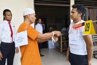 Jajaran Satreskrim Polres Balangan saat menggelar Rekonstruksi kasus pembunuhan di Desa Gulinggang, Kecamatan Juai, di Mapolres setempat, Senin (4/8/2025). Sumber Foto: Humas Polres Balangan