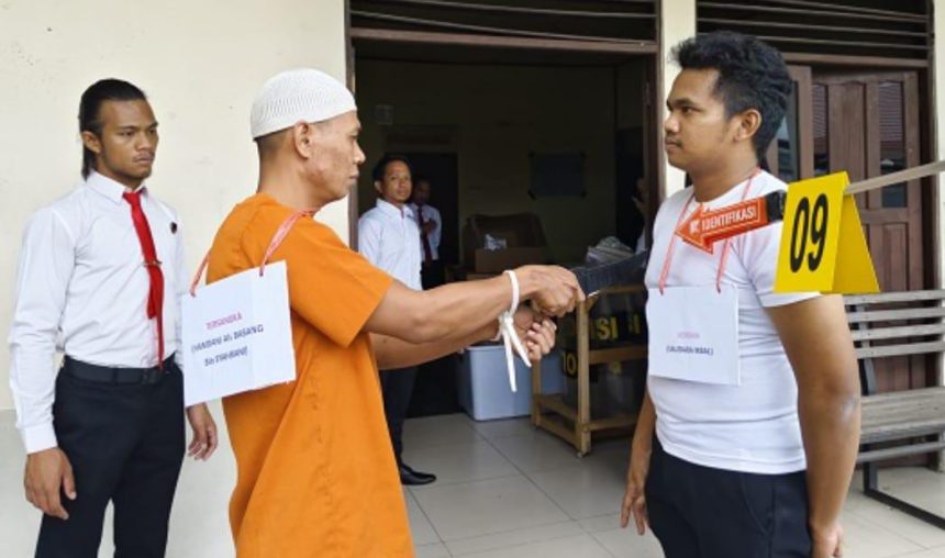 Jajaran Satreskrim Polres Balangan saat menggelar Rekonstruksi kasus pembunuhan di Desa Gulinggang, Kecamatan Juai, di Mapolres setempat, Senin (4/8/2025). Sumber Foto: Humas Polres Balangan