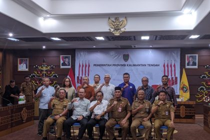 Foto bersama usai Rapat Koordinasi bersama Komisi Pemberantasan Korupsi (KPK), yang digelar di Aula Eka Hapakat, Kantor Gubernur Kalteng.