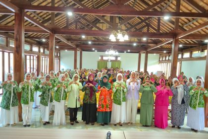 kegiatan Ketua GOW Tala Hj Wiwi Zazuli ( dok foto Asep LK)