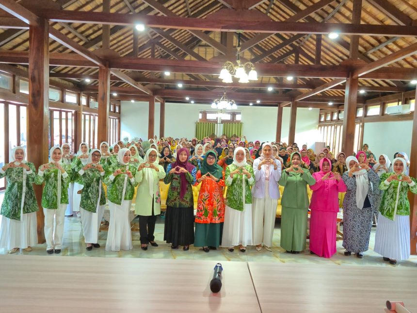 kegiatan Ketua GOW Tala Hj Wiwi Zazuli ( dok foto Asep LK)