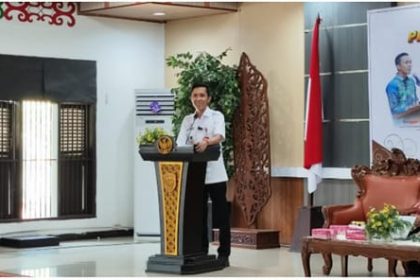 Plt. Kadiskominfosantik Kalteng Rangga Lesmana saat menyampaikan materi tentang peran pemuda dalam dunia jurnalistik pada kegiatan Pelatihan Jurnalistik IMM Palangka Raya. Foto : Istimewa