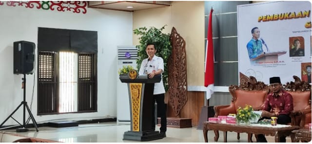 Plt. Kadiskominfosantik Kalteng Rangga Lesmana saat menyampaikan materi tentang peran pemuda dalam dunia jurnalistik pada kegiatan Pelatihan Jurnalistik IMM Palangka Raya. Foto : Istimewa