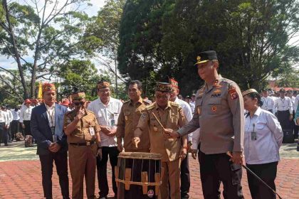 Gubernur Kalteng Agustiar Sabran, saat membuka rangkaian Pengenalan Kehidupan Kampus bagi Mahasiswa Baru (PKKMB) Universitas Palangka Raya. Foto : Antonius Sepriyono