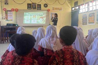 Sosialisasi Ayo Lawan Bullying oleh Mahasiswa Ilmu Komunikasi ULM. Foto: Amel/lenterakalimantan.com