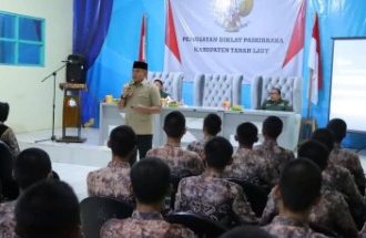 Bupati Tanah Laut Rahmat Trianto ,menjadi narasumber pada pemusatan diklat Paskibraka 2025 ( dok Diskominfostasan Tala)