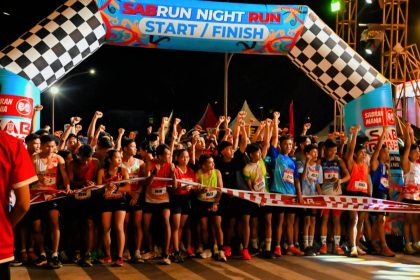 Peserta SAB RUN Night Run 5K, saat memadati Bundaran Besar Palangka Raya. Foto: Istimewa
