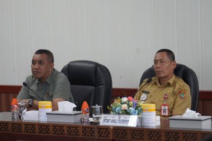 Staf Ahli Gubernur Kalimantan Tengah Bidang Ekonomi, Keuangan, dan Pembangunan, Yuas Elko, saat hadir dalam Rapat Koordinasi (Rakor) Pengendalian Inflasi 2025 sekaligus Evaluasi Dukungan Pemerintah Daerah terhadap Program 3 Juta Rumah.