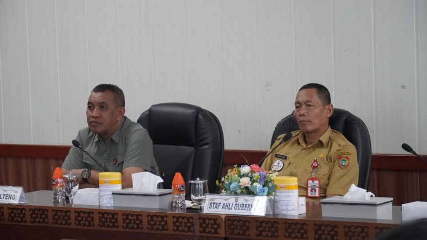 Staf Ahli Gubernur Kalimantan Tengah Bidang Ekonomi, Keuangan, dan Pembangunan, Yuas Elko, saat hadir dalam Rapat Koordinasi (Rakor) Pengendalian Inflasi 2025 sekaligus Evaluasi Dukungan Pemerintah Daerah terhadap Program 3 Juta Rumah.