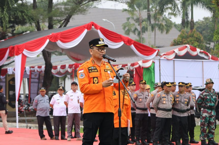 Bupati Tabalong, HM Noor Rifani memimpin apel kesiapsiagaan Karhutla. Foto: Humas Prokopim