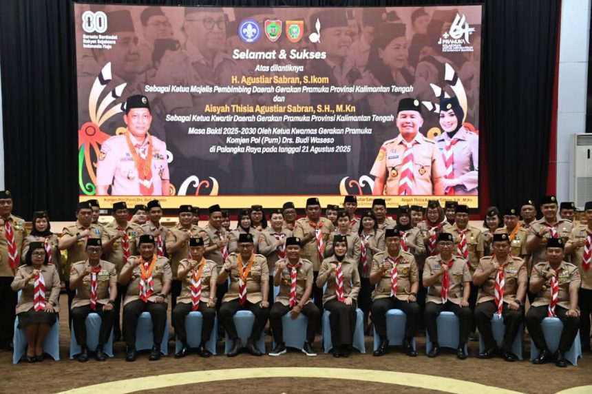 oto bersama usai pelantikan yang berlangsung di Aula Jayang Tingang, Kantor Gubernur Kalteng. Foto: Antonius Sepriyono/lenterakalimantan.com