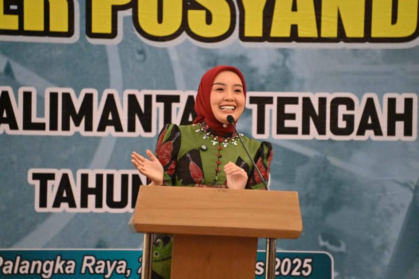 Ketua Tim Pembina (TP) Posyandu Provinsi Kalimantan Tengah, Aisyah Thisia Agustiar Sabran, menyampaikan sambutan pada kegiatan Peningkatan Kapasitas Kader Posyandu se-Kalteng 2025. Foto: Istimewa