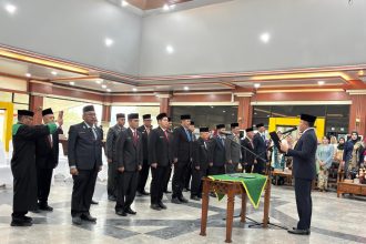 Bupati Tanah Laut Rahmat Trianto melantik Sekda dan Pejabat Pimpinan Tinggi Pratama ( dok Asep LK)