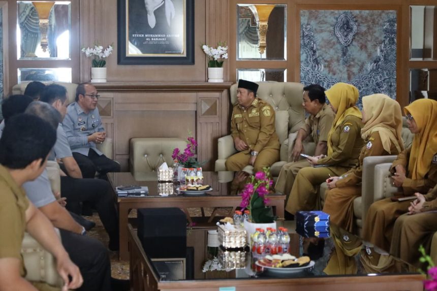 Bupati H. Bahrul Ilmi, menerima audiensi dari perwakilan Kementerian Hukum dan HAM (Kemenkumham) RI Kantor Wilayah Kalimantan Selatan, Senin (25/8/2025).
