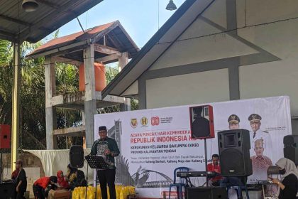 Staf Ahli Gubernur Bidang Pemerintahan, Hukum, dan Politik, Darliansjah, saat hadir mewakili Gubernur dan menyampaikan apresiasi atas inisiatif KKB. Foto: Antonius Sepriyono/lenterakalimantan.com