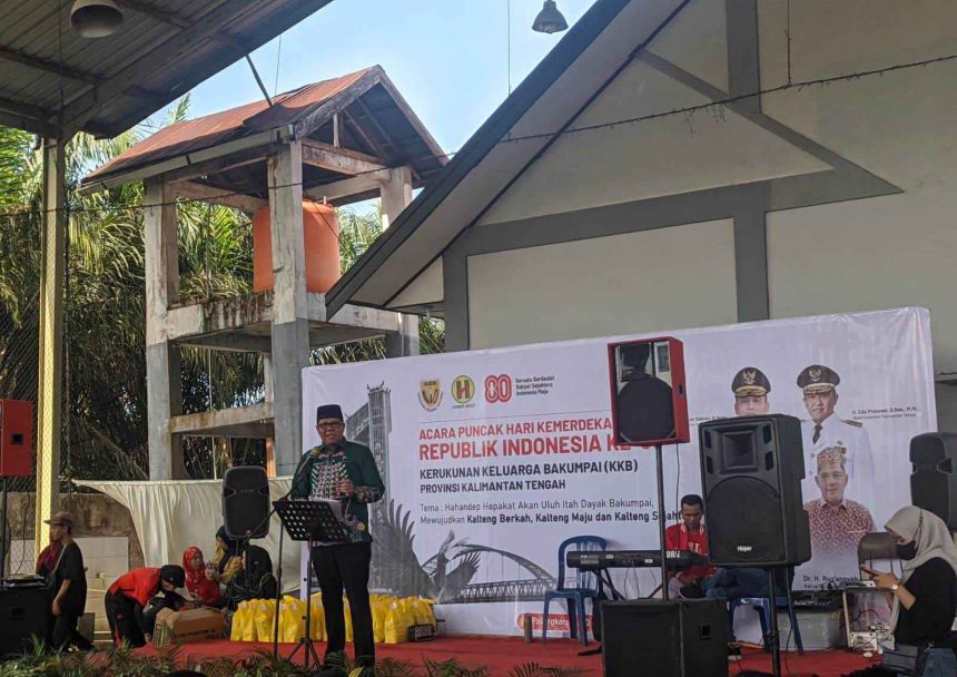 Staf Ahli Gubernur Bidang Pemerintahan, Hukum, dan Politik, Darliansjah, saat hadir mewakili Gubernur dan menyampaikan apresiasi atas inisiatif KKB. Foto: Antonius Sepriyono/lenterakalimantan.com