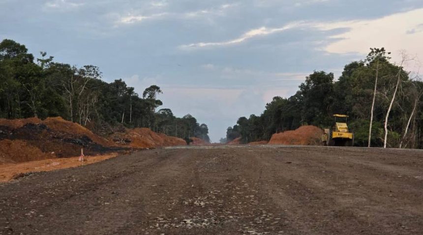 Pembangunan Jalan Lintas Tengah Pulau Laut