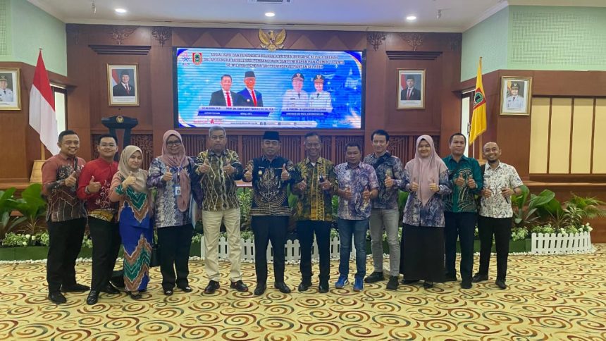 Wakil Bupati Barito Kuala, Herman Susilo, dengan pemerintah daerah kabupaten Barito kuala, dalam rangka Akselerasi Pembangunan dan Penerapan Manajemen Talenta, bertempat di Gedung Dr. K.H. Ideham Khalid, Banjarbaru, Kamis (28/08/2025)