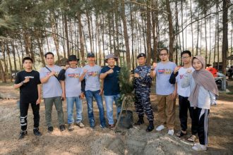 PWI Tanbu dan Pelindo Tanam Pohon di Pantai Rindu Alam, Generasi Muda Diajak Peduli Lingkungan