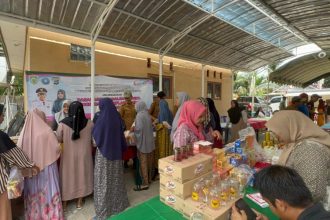 Antusias warga Desa Panaitan Kecamatan Lampihong, Balangan, membludak disuasana kegiatan pasar murah. Sumber Foto: MC Balangan
