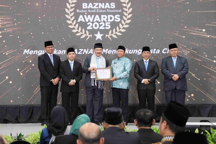 Bupati Barito Kuala, Dr. H. Bahrul Ilmi, S.H., dinobatkan sebagai penerima penghargaan untuk kategori Kepala Daerah Pendukung Gerakan Zakat Indonesia, Kamis (28/08/2025).