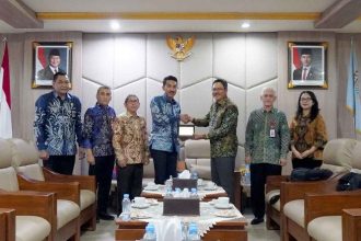 Bupati Banjar H Saidi Mansyur saat menerima audiensi OJK Provinsi Kalimantan Selatan di Mahligai Sultan Adam, Martapura, Kamis (4/9/2025) pagi. Foto: Humas Banjar