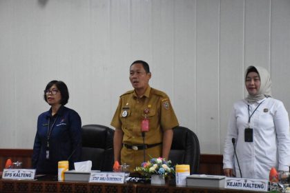 Staf Ahli Gubernur Bidang Ekonomi, Keuangan, dan Pembangunan, Yuas Elko, mewakili Gubernur Kalteng saat menghadiri secara virtual Rapat Koordinasi Pengendalian Inflasi 2025. Foto: Istimewa