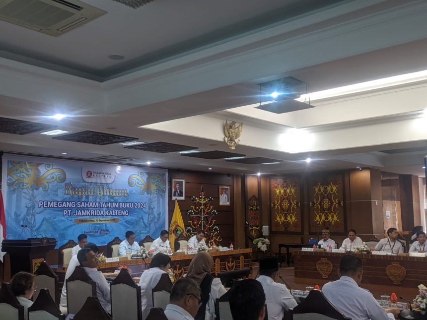 Rapat Umum Pemegang Saham (RUPS) Tahunan Tahun Buku 2024 PT Jamkrida Kalteng di Aula Eka Hapakat, Kantor Gubernur Kalteng. Foto: Antonius Sepriyono/lenterakalimantan.com