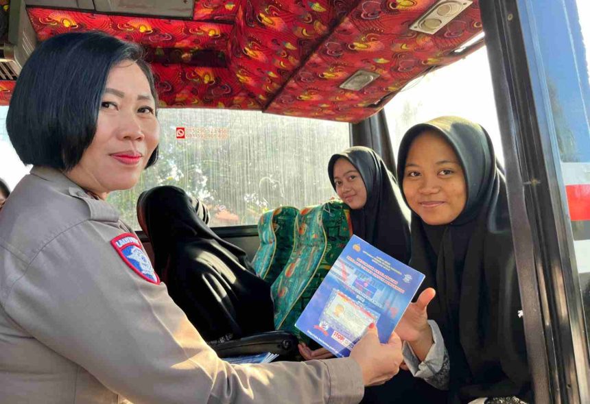 Polres Tala Edukasi Santriwati tentang Tertib Berlalu Lintas