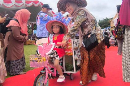 Penampilan anak-anak TK di Gebyar Paud dan Karnaval pada peringatan Han 2025 Kabupaten Tabalong. Foto: JM/lenterakalimantan.com