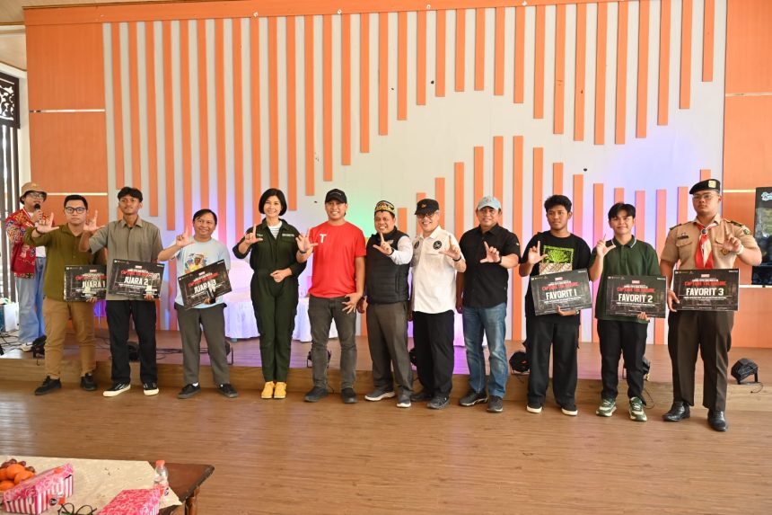 Foto bersama usai pembukaan Lomba Foto dan Reels Instagram bertajuk Capture The Nature dengan tema Pesona Hutan Kota Nyaru Menteng Berkah. Foto: Antonius Sepriyono/lenterakalimantan.com
