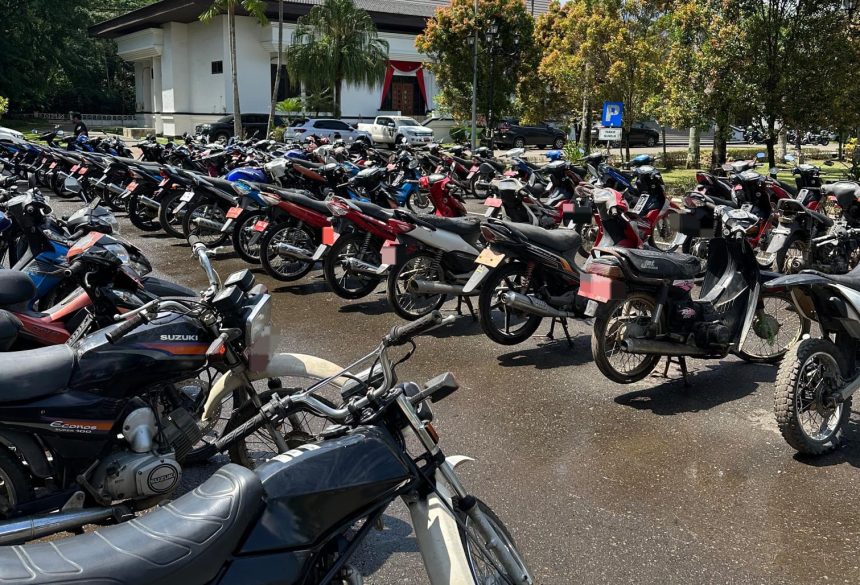 lelang kendaraan plat merah