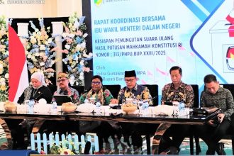 Wakil Ketua I DPRD Barito Utara, H Benny Siswanto dan Wakil Ketua II DPRD, Hj Henny Rosgiaty Rusli, menghadiri Rakoor Kesiapan PSU Pilkada Bersama Wamendagri dan Pemkab Barito Utara yang dilaksanakan di rumah jabatan Bupati, Jumat (18/7/2025). Foto: Istimewa