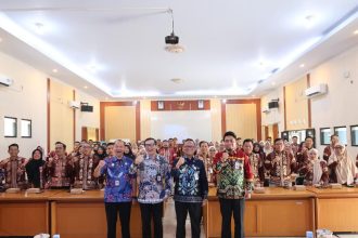 Bupati Tabalong, HM Noor Rifani foto bersama. Foto: Diskominfo Tabalong