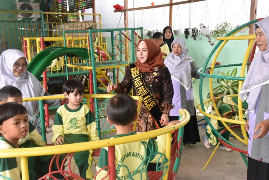 Bunda PAUD Kalimantan Selatan, Hj. Fathul Jannah Muhidin, melaksanakan kunjungan ke sejumlah PAUD di Kota Banjarmasin, Rabu (3/9/2025) pagi.