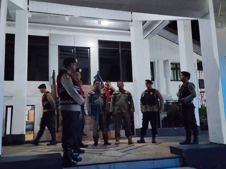 Sat Samapta Polres Tanah Laut menggelar patroli gabungan cipta kondisi di wilayah hukum Polres Tanah Laut, Selasa (2/9). Foto Humas For LK