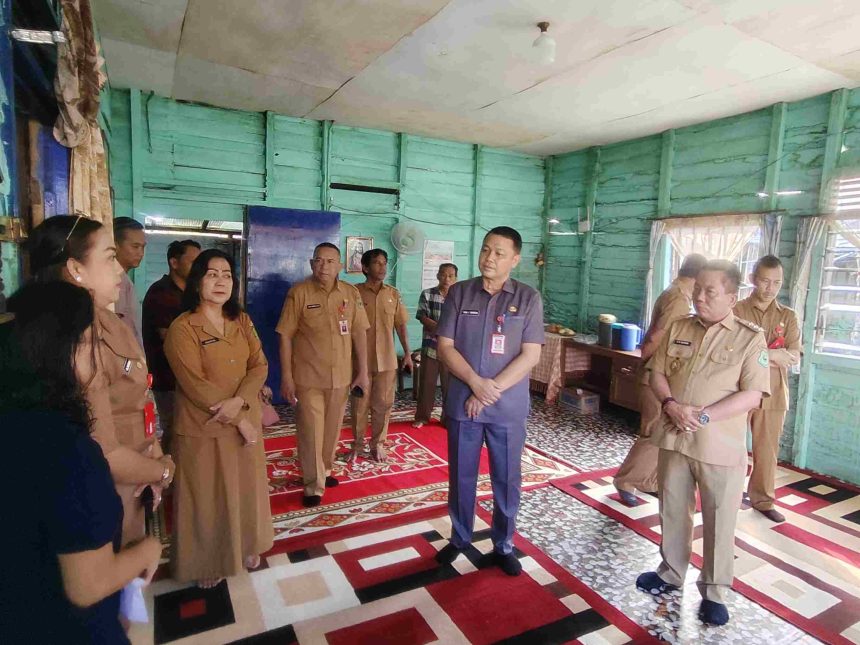 Bupati Kapuas Takziah ke Rumah Duka Tenaga Kontrak DLH