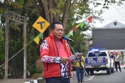 Bupati Kapuas Lepas Lomba Gerak Jalan Peringatan Hari Pramuka dan HUT RI ke-80