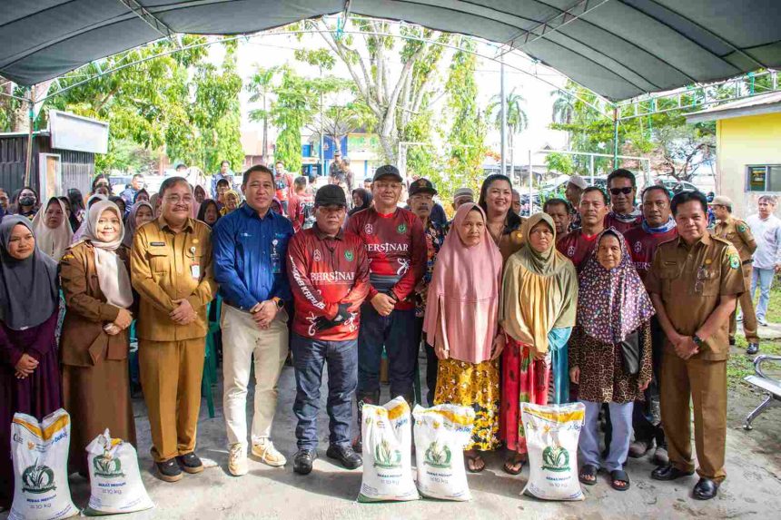 Bupati Kapuas Luncurkan Program Bantuan Pangan Bagi Warga Kurang Mampu