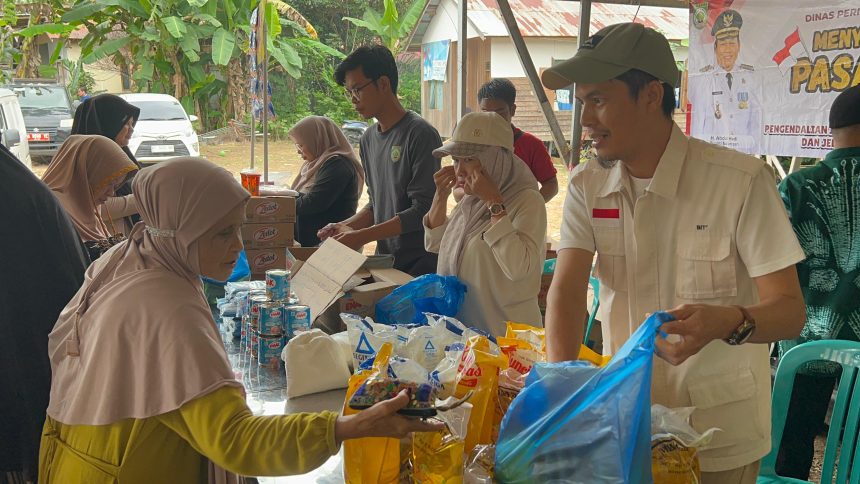 Pasar Murah Disperindag Balangan di Desa Jungkal Diserbu Warga