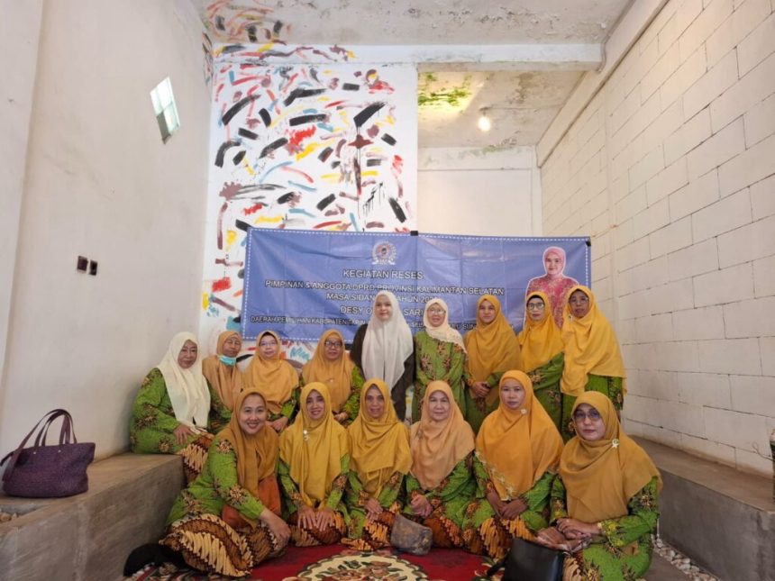 Legislator Desy Oktavia Sari