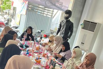 Warna dan Kreasi Warnai Workshop Pipe Cleaner Bouquet di Honda 2 Naga