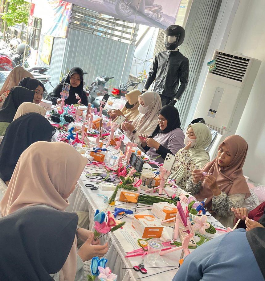 Warna dan Kreasi Warnai Workshop Pipe Cleaner Bouquet di Honda 2 Naga