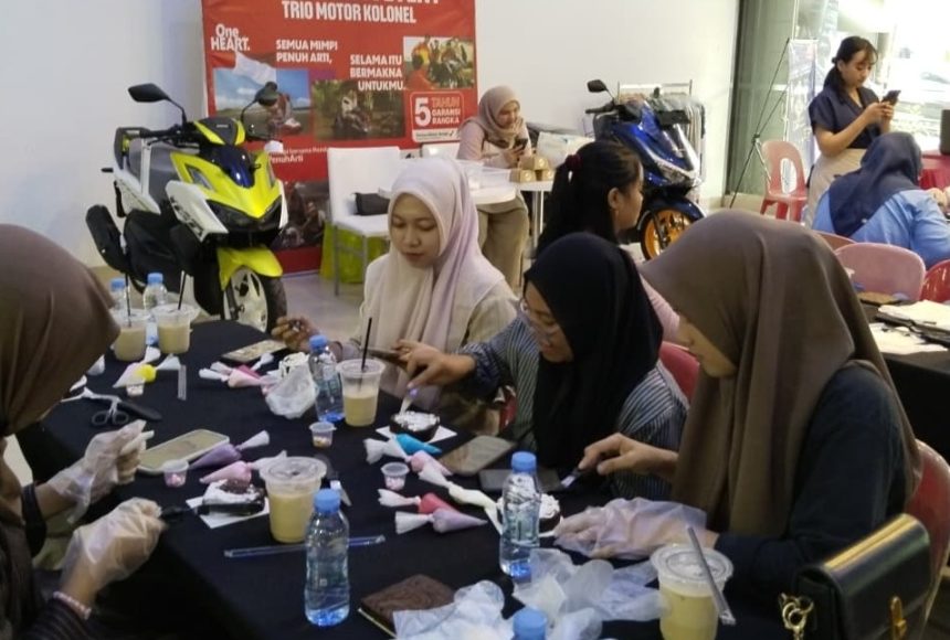 Honda Hadirkan Sentuhan Manis di Showroom Trio Motor Kolonel Lewat Mini Cake Decorating Class