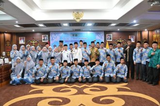 Foto bersama usai pelepasan kafilah Kalteng yang akan berlaga di ajang Seleksi Tilawatil Quran dan Hadits (STQH) Nasional ke-28 Tahun 2025. Foto: Istimewa