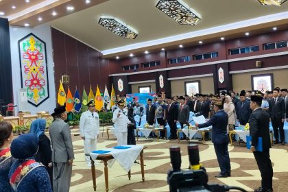 Acara pelantikan dan pengambilan sumpah jabatan Shalahuddin dan Felix Sonadie Y Tingan sebagai Bupati dan Wakil Bupati Barito Utara masa jabatan 2025–2030. Foto: Antonius Sepriyono/lenterakalimantan.com