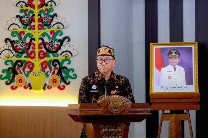 Plt Sekda Kalteng Leonard S Ampung saat menyampaikan sambutan Gubernur. Foto: MMC Kalteng