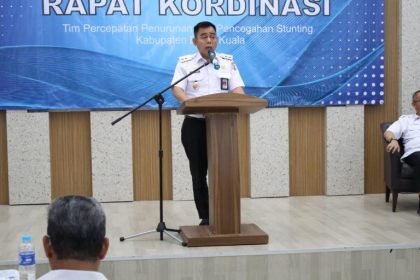 Wakil Bupati Barito Kuala H. Herman Susilo, S.M membuka Acara Rapat Koordinasi Tim Percepatan Pencegahan dan Penurunan Stunting (TP3S) tingkat Kabupaten Barito Kuala bertempat di Hotel Royal Jelita Banjarmasin, Rabu (15/10/2025)