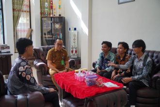 Mahasiswa Halong